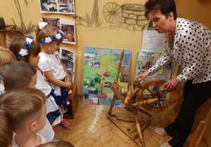 Integrujące zajęcia patriotyczne w Przedszkolnym Mini Muzeum – grupa III i IV