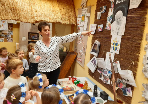 Integrujące zajęcia patriotyczne w Przedszkolnym Mini Muzeum – grupa III i IV