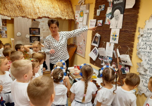 Integrujące zajęcia patriotyczne w Przedszkolnym Mini Muzeum – grupa III i IV