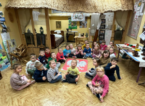 "Gdzie Ty mieszkasz? Między swemi..." - zajęcia patriotyczne w Mini Muzeum grupy II
