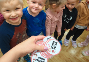 „Bo ja jestem Polak mały" - zajęcia patriotyczne grupy I w przedszkolnym Mini Muzeum „Na szlaku historii"