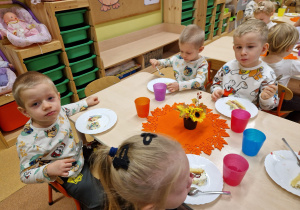 Jeszcze wczoraj zwykłe dziewczynki i chłopaki, dzisiaj świetne przedszkolaki !!! … UROCZYSTE PASOWANIE W GRUPIE X