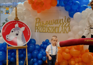 Jeszcze wczoraj zwykłe dziewczynki i chłopaki, dzisiaj świetne przedszkolaki !!! … UROCZYSTE PASOWANIE W GRUPIE X