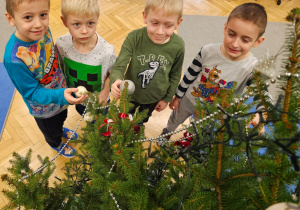 Świąteczne czytanie w grupie VI