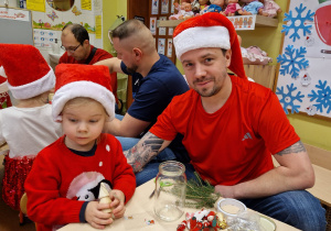 STROIKI ŚWIĄTECZNE W SŁOIKU … rodzinne warsztaty i spotkanie z Mikołajem w grupie X