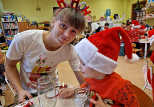 STROIKI ŚWIĄTECZNE W SŁOIKU … rodzinne warsztaty i spotkanie z Mikołajem w grupie X