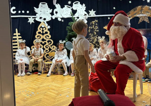 "Leć Śnieżynko"- spotkanie świąteczne w grupie V