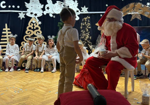 "Leć Śnieżynko"- spotkanie świąteczne w grupie V