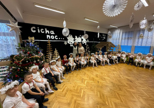 " Śnieżynkowe zmartwienie"- przedstawienie w gr.II