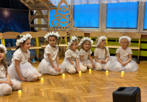 " Śnieżynkowe zmartwienie"- przedstawienie w gr.II