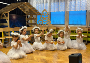 " Śnieżynkowe zmartwienie"- przedstawienie w gr.II