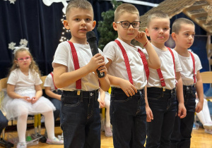 " Śnieżynkowe zmartwienie"- przedstawienie w gr.II