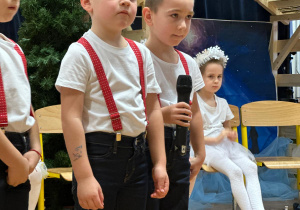 " Śnieżynkowe zmartwienie"- przedstawienie w gr.II