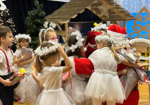 " Śnieżynkowe zmartwienie"- przedstawienie w gr.II
