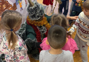 Przygoda z choinką - przedstawienie teatralne