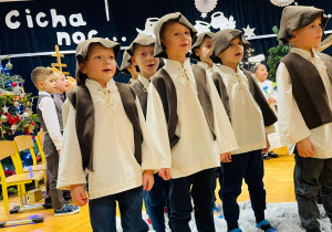 „Nieśmy dobrą nowinę..”- jasełka bożonarodzeniowe w grupie VI