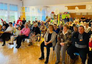 „Kochamy Was całym sercem”- Dzień Babci i Dziadka w grupie VI