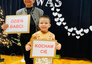 „Kochamy Was całym sercem”- Dzień Babci i Dziadka w grupie VI