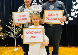 „Kochamy Was całym sercem”- Dzień Babci i Dziadka w grupie VI