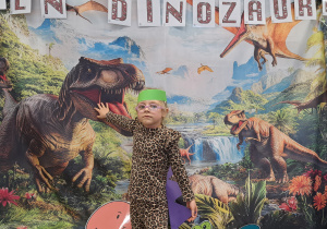 Śladami prehistorii - DZIEŃ DINOZAURA w grupie IX