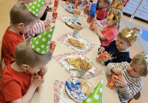 Bo Dzień Kobiet jest od tego, żeby powiedzieć Paniom i Dziewczynkom wszystkiego najlepszego – grupa X