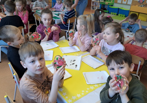 "Słodka niespodzianka" - Świętujemy Dzień Kobiet w grupie IX