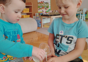Mali odkrywcy - projekt edukacyjny "MLEKO" w grupie I