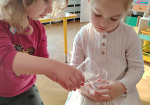 Mali odkrywcy - projekt edukacyjny "MLEKO" w grupie I