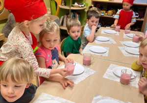 Projekt edukacyjny MLEKO – a w nim MALI ODKRYWCY z grupy X