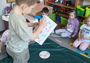 Dzień kolorowej skarpetki w gr II