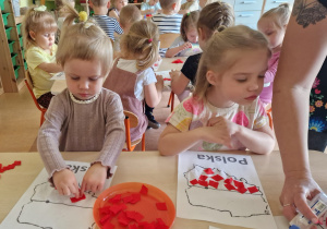 Majowe Święta tuż tuż - krótka lekcja patriotyzmu w grupie X