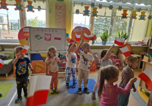Majowe Święta tuż tuż - krótka lekcja patriotyzmu w grupie X