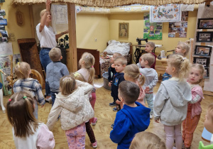 Majowe Święta tuż tuż - krótka lekcja patriotyzmu w grupie X