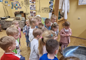 Majowe Święta tuż tuż - krótka lekcja patriotyzmu w grupie X