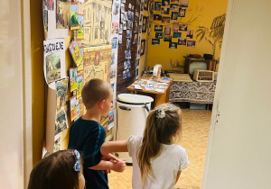 Święta Narodowe i wizyta w przedszkolnym Muzeum- gr.XI