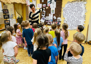 Święta Narodowe i wizyta w przedszkolnym Muzeum- gr.XI