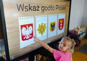 Święta Narodowe i wizyta w przedszkolnym Muzeum- gr.XI