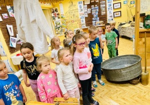 Święta Narodowe i wizyta w przedszkolnym Muzeum- gr.XI