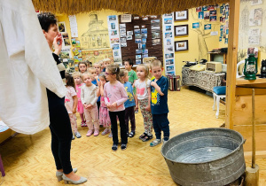 Święta Narodowe i wizyta w przedszkolnym Muzeum- gr.XI