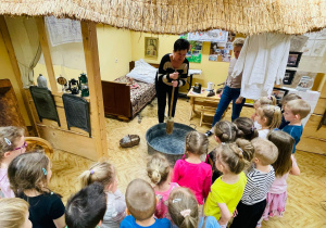 Święta Narodowe i wizyta w przedszkolnym Muzeum- gr.XI