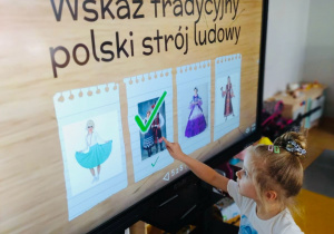 Święta Narodowe i wizyta w przedszkolnym Muzeum- gr.XI