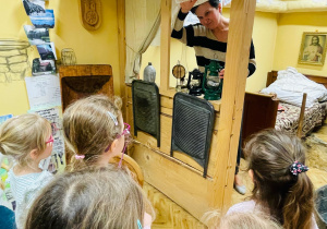 Święta Narodowe i wizyta w przedszkolnym Muzeum- gr.XI