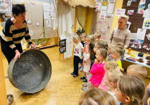 Święta Narodowe i wizyta w przedszkolnym Muzeum- gr.XI