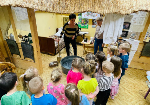 Święta Narodowe i wizyta w przedszkolnym Muzeum- gr.XI