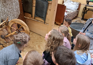 Projekt edukacyjny w grupie IX : „ Polska mój dom - na szlaku historii”