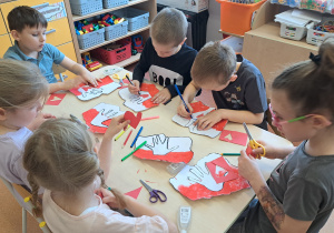 Projekt edukacyjny w grupie IX : „ Polska mój dom - na szlaku historii”