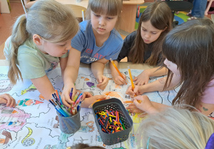 Projekt edukacyjny w grupie IX : „ Polska mój dom - na szlaku historii”