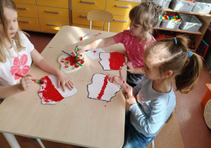 Projekt edukacyjny w grupie IX : „ Polska mój dom - na szlaku historii”