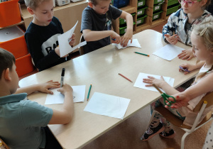 Projekt edukacyjny w grupie IX : „ Polska mój dom - na szlaku historii”