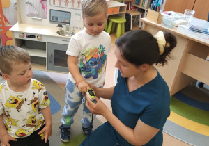 Kto nam pomoże? - PIELĘGNIARKA …. c d projektu edukacyjnego w gr .X